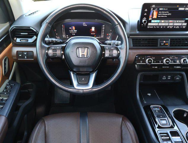 Photo of 2024 Sonic Gray Pearl Honda Pilot