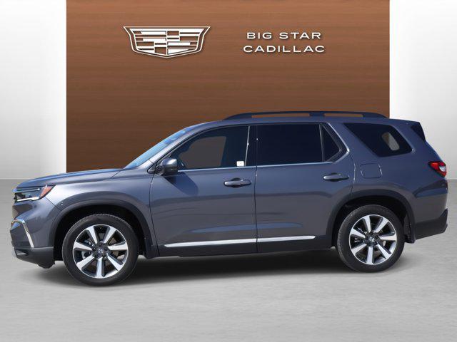 Photo of 2024 Sonic Gray Pearl Honda Pilot