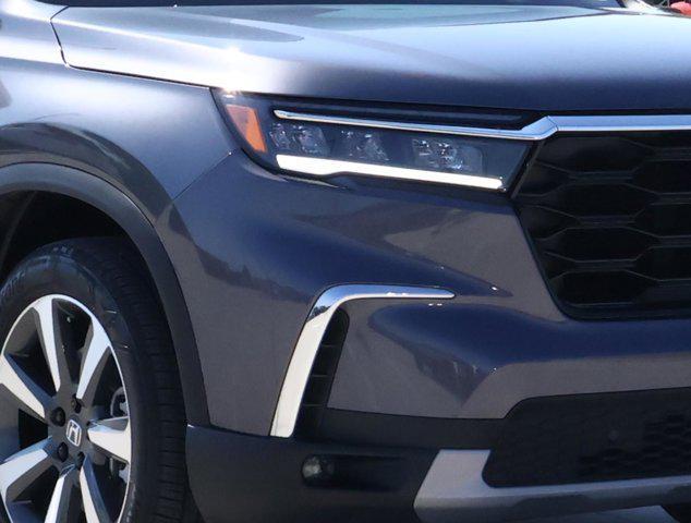 Photo of 2024 Sonic Gray Pearl Honda Pilot