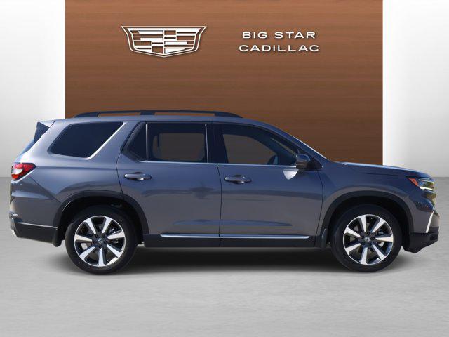 Photo of 2024 Sonic Gray Pearl Honda Pilot