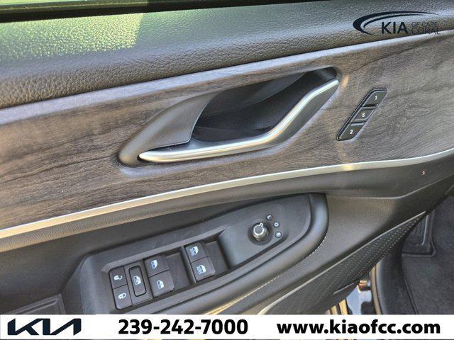 Photo of 2022 Diamond Black Crystal Pearlcoat Jeep Grand Cherokee