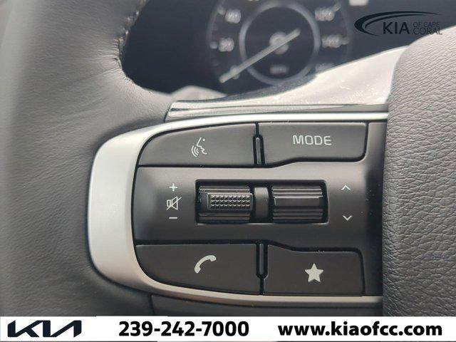 Photo of 2025 Glacial White Pearl Kia Sportage