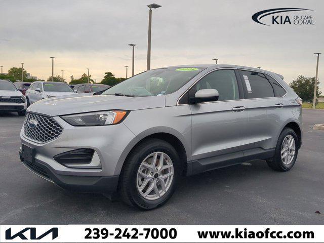 Photo of 2024 ICONIC SILVER Ford Edge