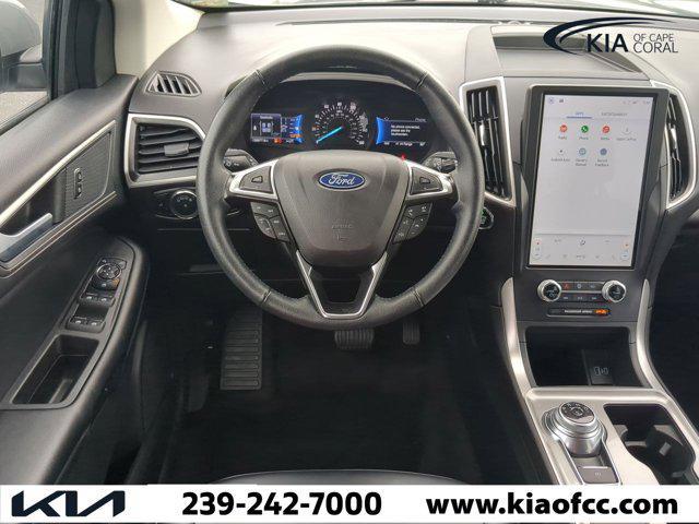 Photo of 2024 ICONIC SILVER Ford Edge