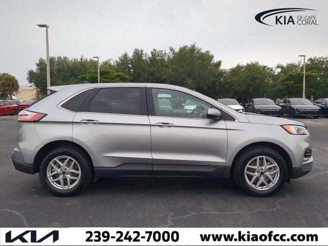 Photo of 2024 ICONIC SILVER Ford Edge