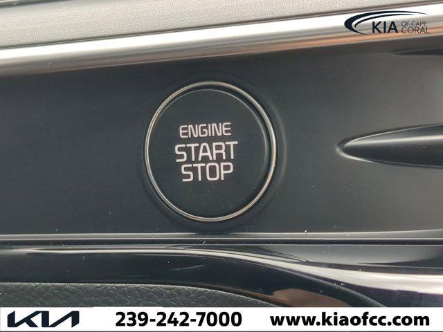 Photo of 2025 Snow White Pearl Kia K5