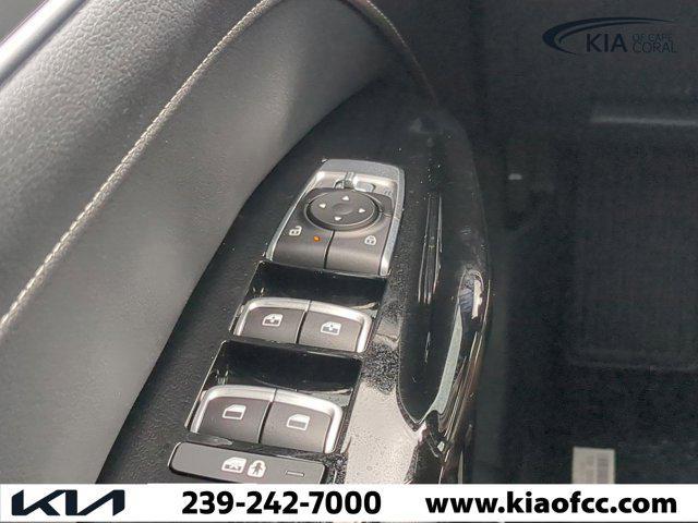 Photo of 2025 Snow White Pearl Kia K5