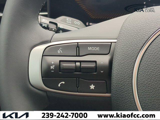 Photo of 2025 Snow White Pearl Kia K5