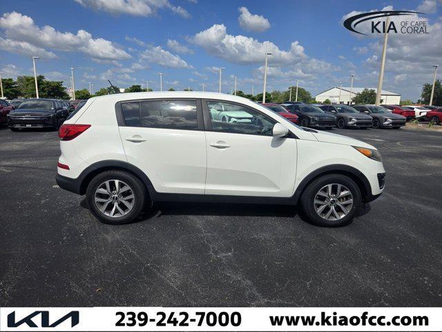 Photo of 2016 Clear White Kia Sportage
