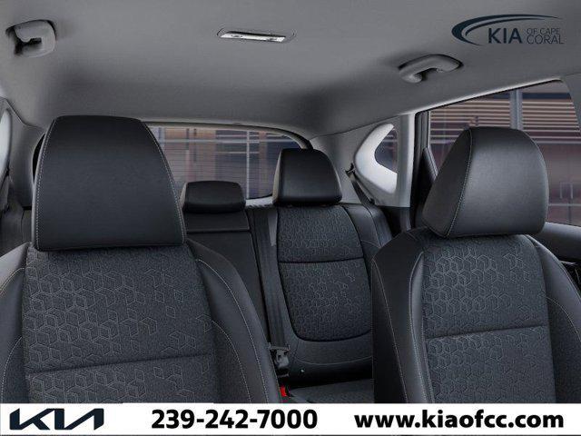 Photo of 2025 White / Black Kia Seltos