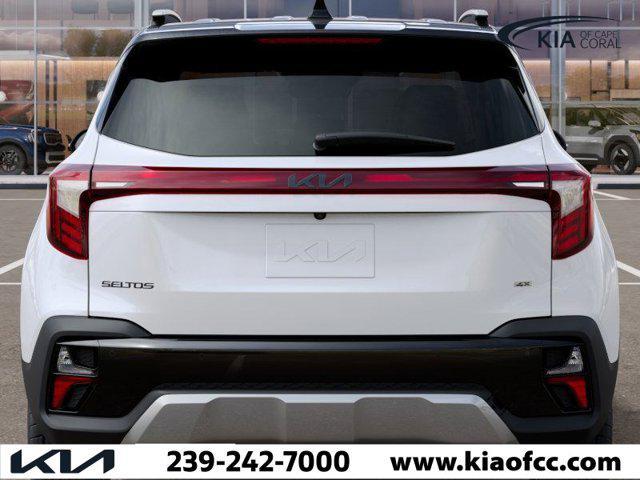 Photo of 2025 White / Black Kia Seltos