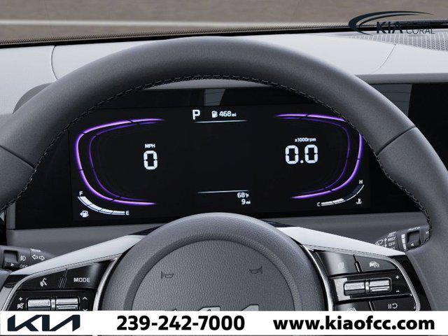 Photo of 2025 White / Black Kia Seltos