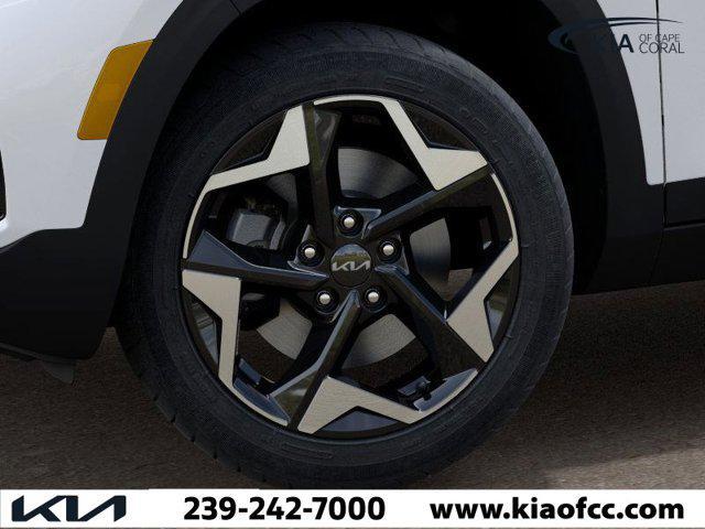 Photo of 2025 White / Black Kia Seltos