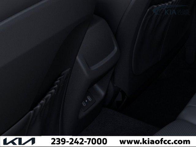 Photo of 2025 Snow White Pearl Kia K5