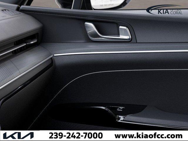 Photo of 2025 Snow White Pearl Kia K5