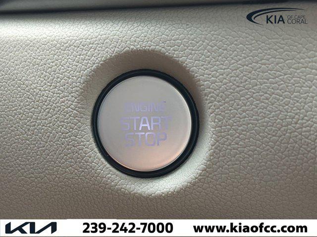 Photo of 2025 Glacial White Pearl Kia Sorento