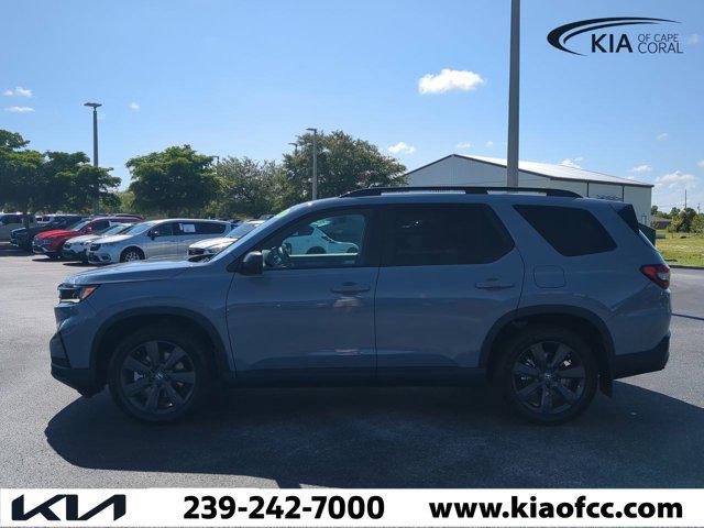 Photo of 2023 Obsidian Blue Pearl Honda Pilot