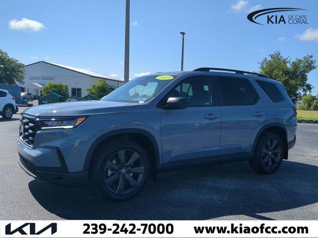 Photo of 2023 Obsidian Blue Pearl Honda Pilot