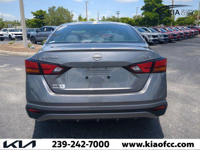 Photo of 2023 Gun Metallic Nissan Altima