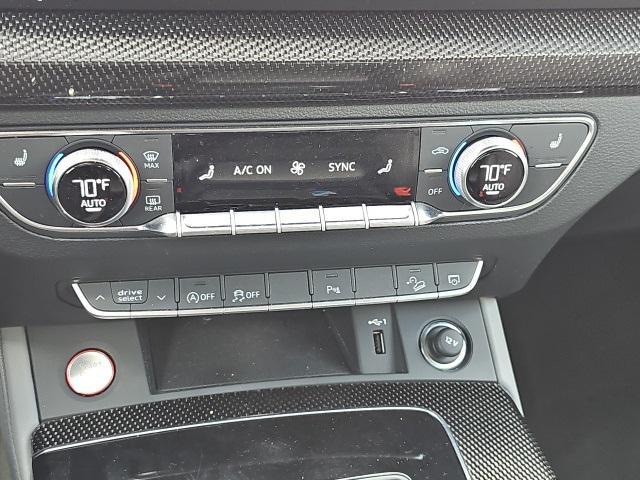Photo of 2024 Silver Metallic Audi SQ5