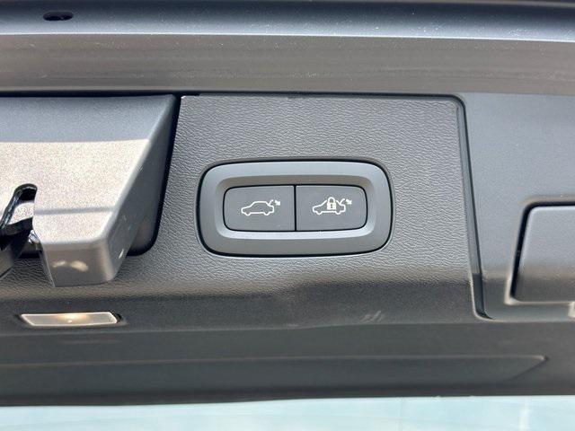 Photo of 2025 Denim Blue Metallic Volvo XC60 Plug-In Hybrid