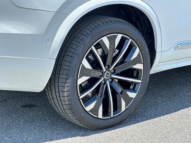 Photo of 2025 Crystal White Pearl Volvo XC90 Plug-In Hybrid