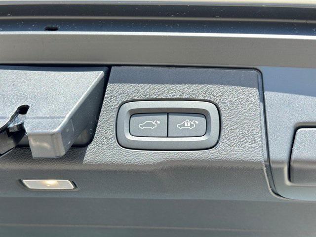 Photo of 2025 Crystal White Metallic Volvo XC60 Plug-In Hybrid