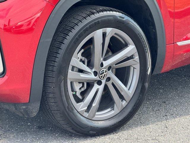 Photo of 2024 Aurora Red Metallic Volkswagen Atlas Cross Sport