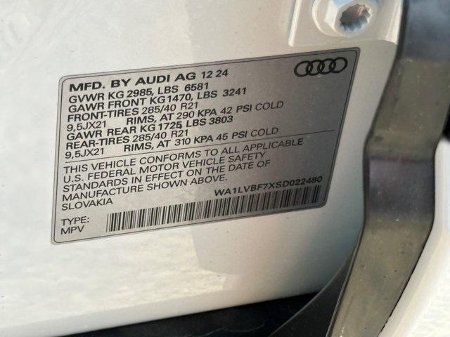 Photo of 2025 Glacier White Metallic Audi Q7