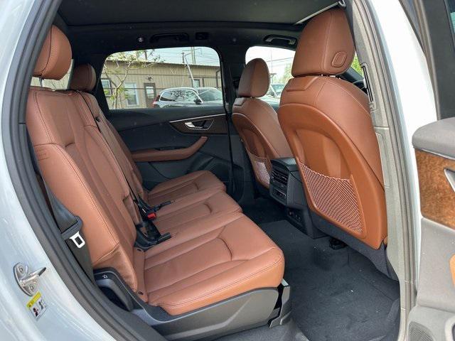 Photo of 2025 Glacier White Metallic Audi Q7