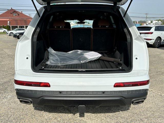 Photo of 2025 Glacier White Metallic Audi Q7