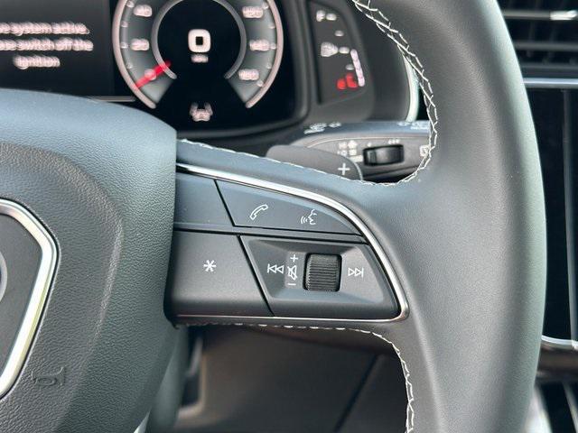 Photo of 2025 Glacier White Metallic Audi Q7