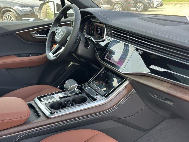 Photo of 2025 Glacier White Metallic Audi Q7