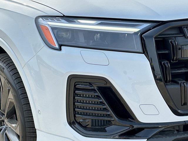 Photo of 2025 Glacier White Metallic Audi Q7