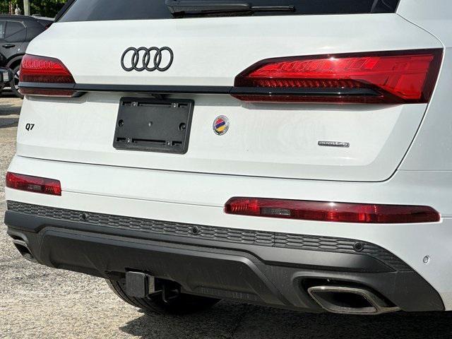 Photo of 2025 Glacier White Metallic Audi Q7