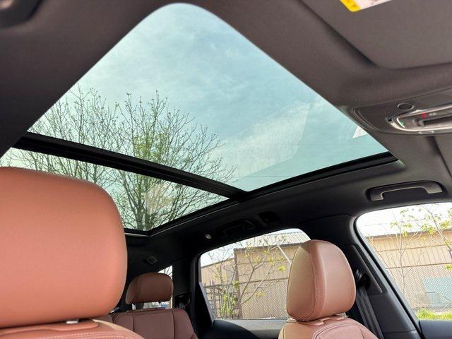 Photo of 2025 Glacier White Metallic Audi Q7