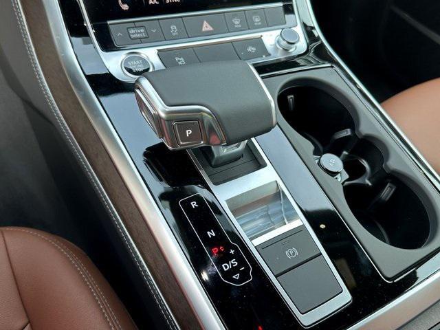 Photo of 2025 Glacier White Metallic Audi Q7