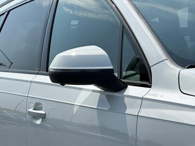 Photo of 2025 Glacier White Metallic Audi Q7