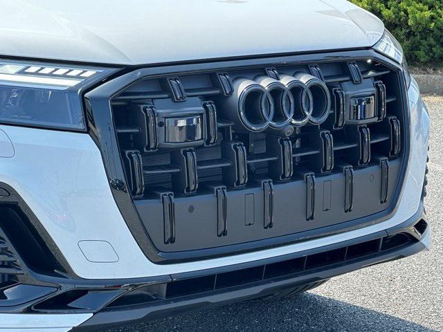 Photo of 2025 Glacier White Metallic Audi Q7
