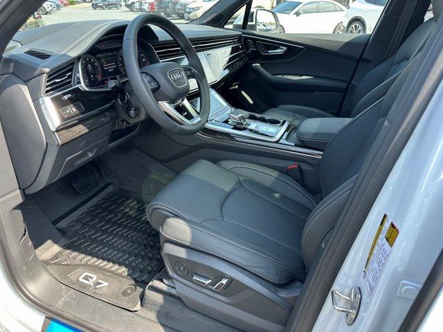 Photo of 2025 Glacier White Metallic Audi Q7