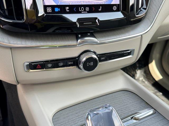 Photo of 2025 Crystal White Metallic Volvo XC60 Plug-In Hybrid