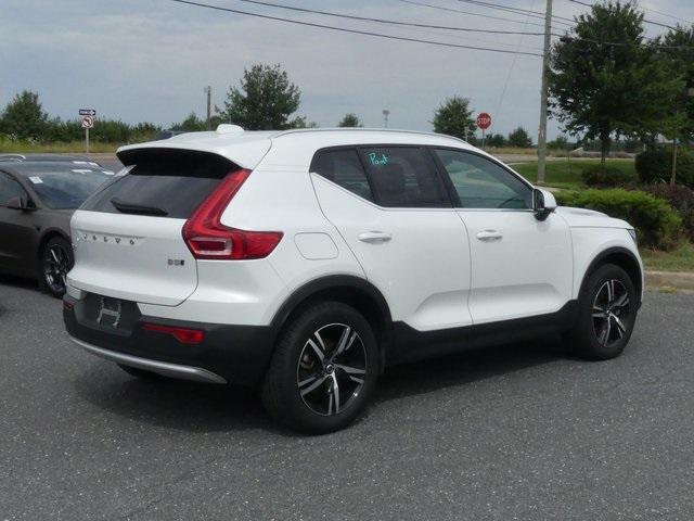 Photo of 2025 Crystal White Pearl Volvo XC40
