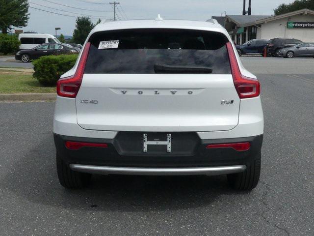Photo of 2025 Crystal White Pearl Volvo XC40