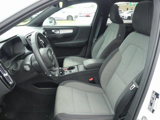 Photo of 2025 Crystal White Pearl Volvo XC40