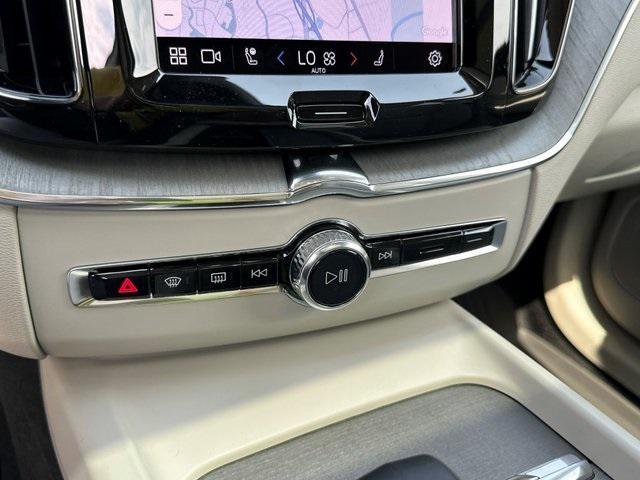 Photo of 2025 Blue Volvo XC60 Plug-In Hybrid