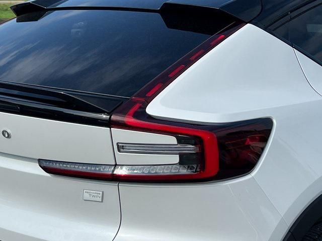 Photo of 2022 Crystal White Volvo C40 Recharge Pure Electric