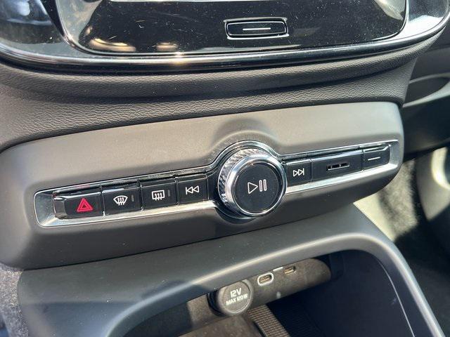Photo of 2022 Crystal White Volvo C40 Recharge Pure Electric