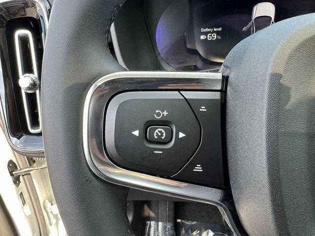 Photo of 2022 Crystal White Volvo C40 Recharge Pure Electric