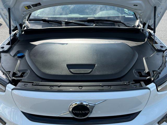 Photo of 2022 Crystal White Volvo C40 Recharge Pure Electric