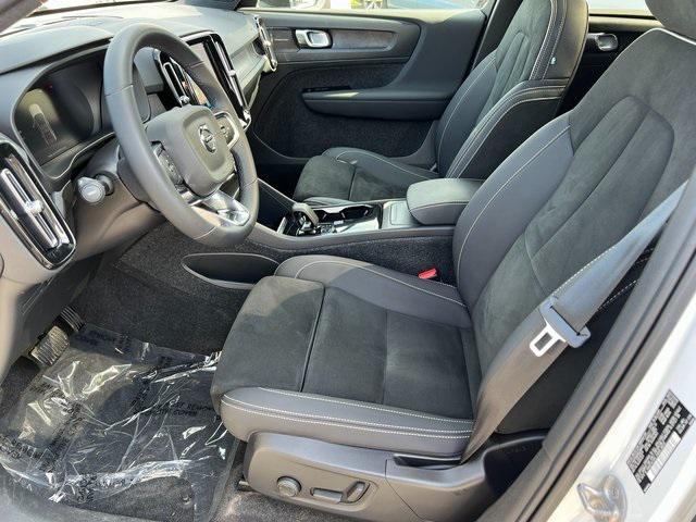 Photo of 2022 Crystal White Volvo C40 Recharge Pure Electric